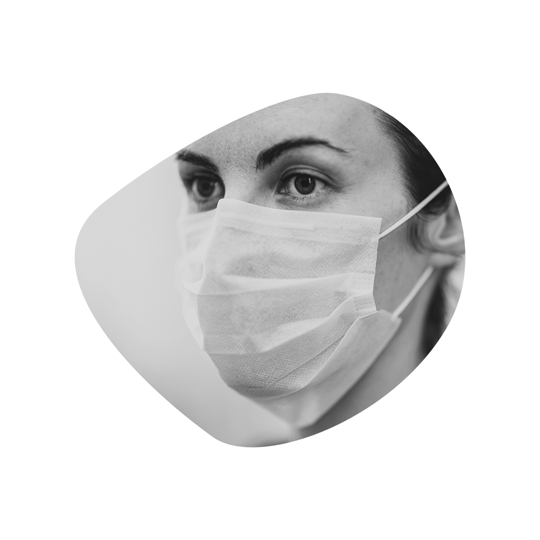 Medizinische Maske beim Besuch tragen